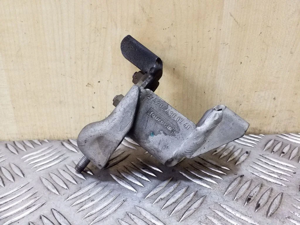 Kita variklio skyriaus detalė