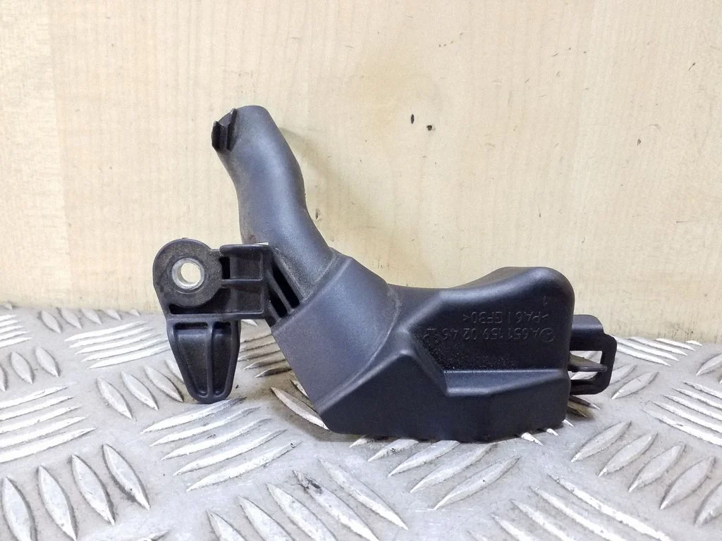 Kita variklio skyriaus detalė
