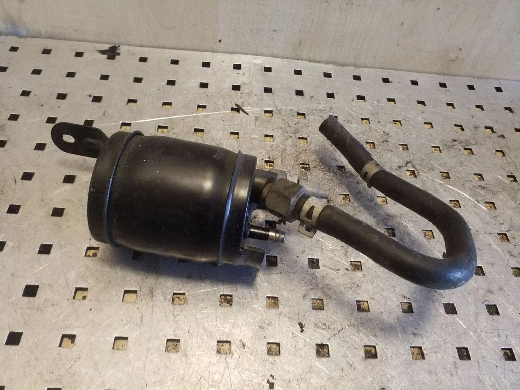 Kita variklio skyriaus detalė