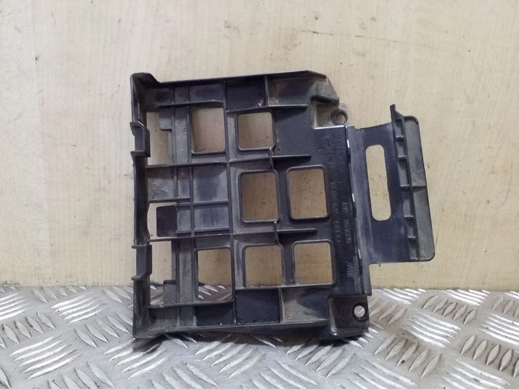 Kita variklio skyriaus detalė