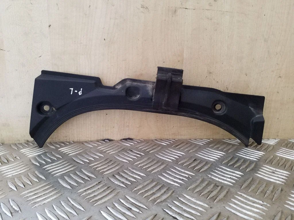 Kita variklio skyriaus detalė