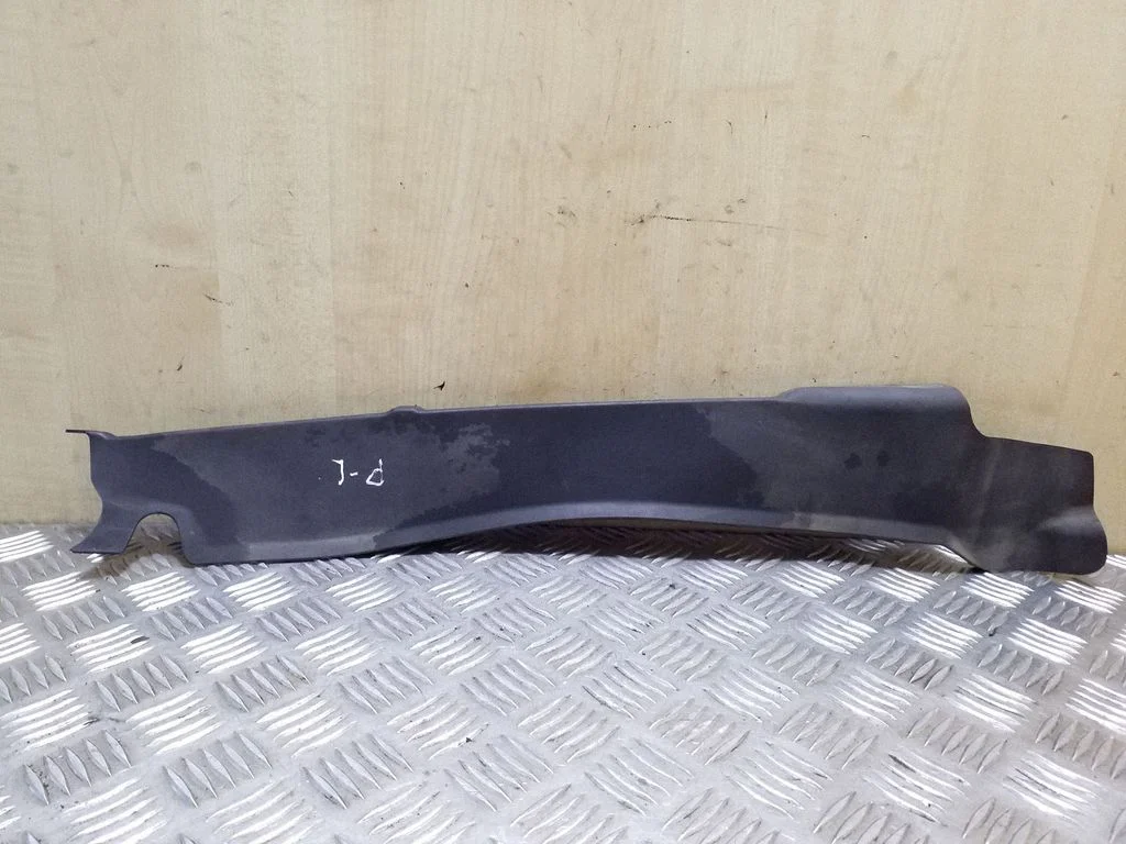 Kita variklio skyriaus detalė