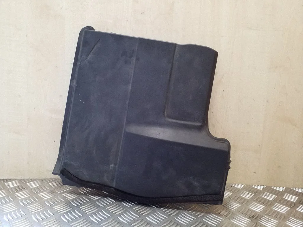 Kita variklio skyriaus detalė