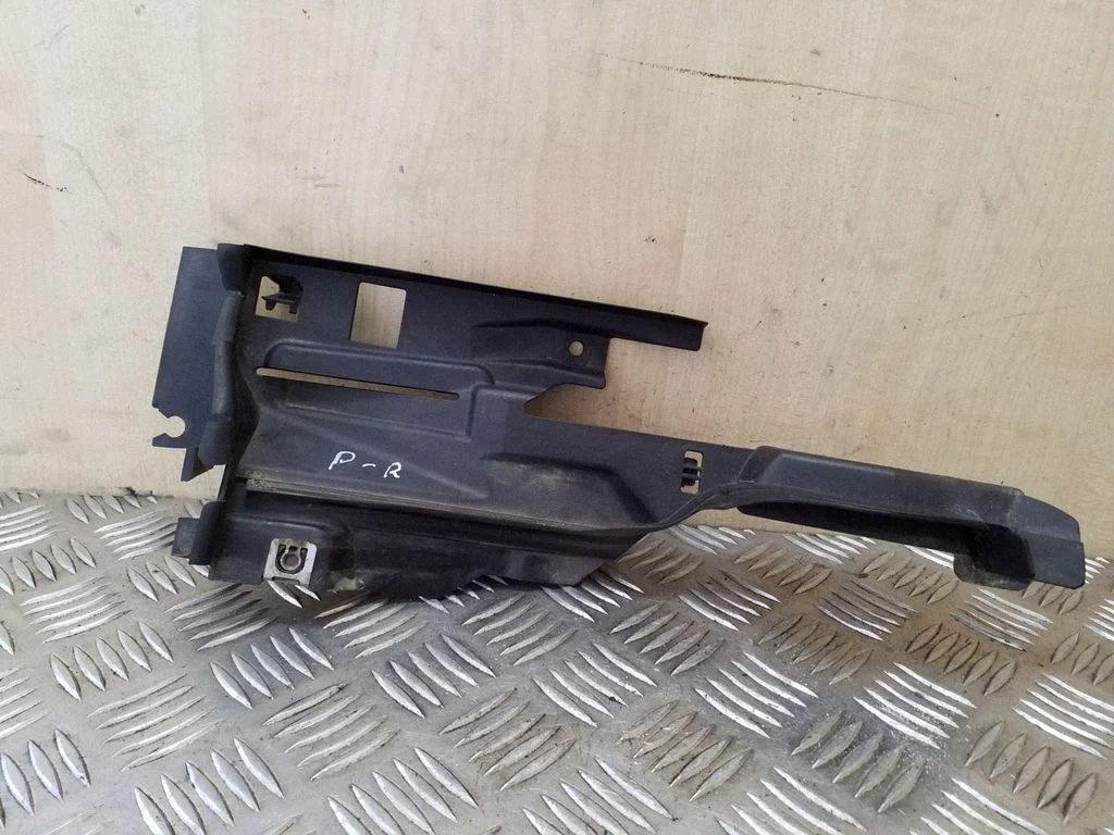 Kita variklio skyriaus detalė