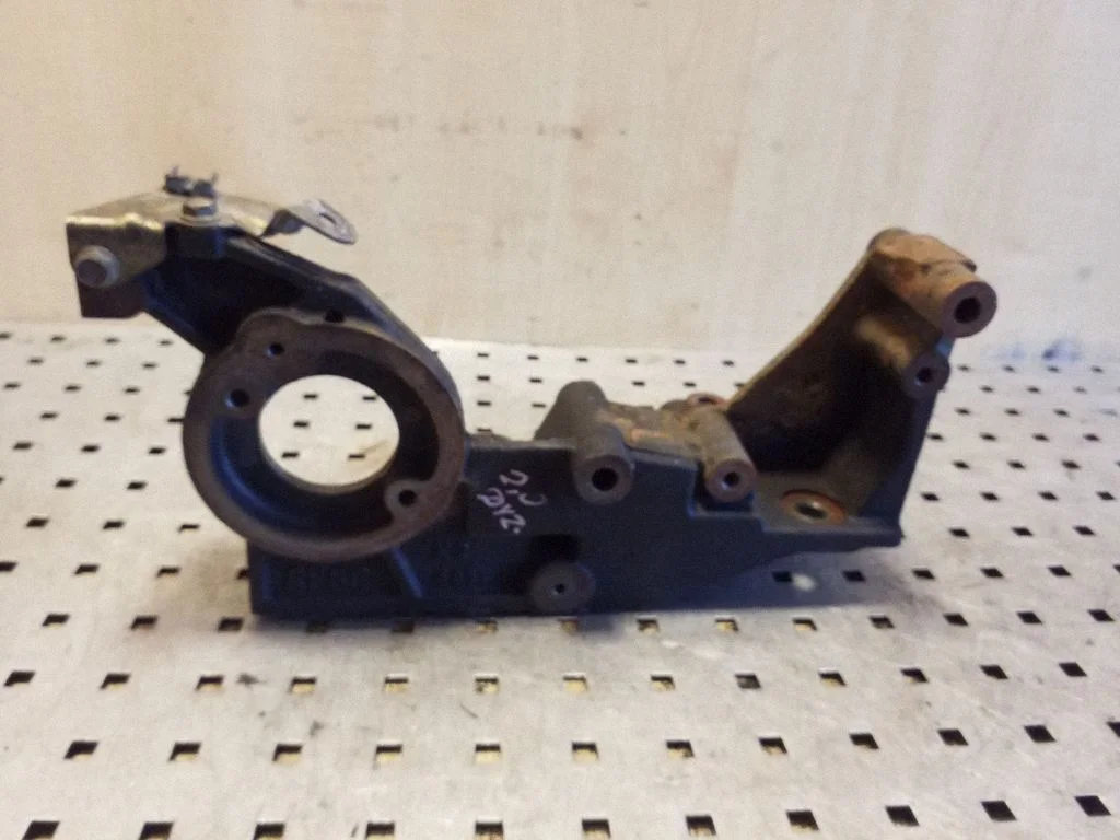Kita variklio skyriaus detalė