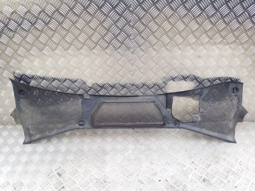 Kita variklio skyriaus detalė