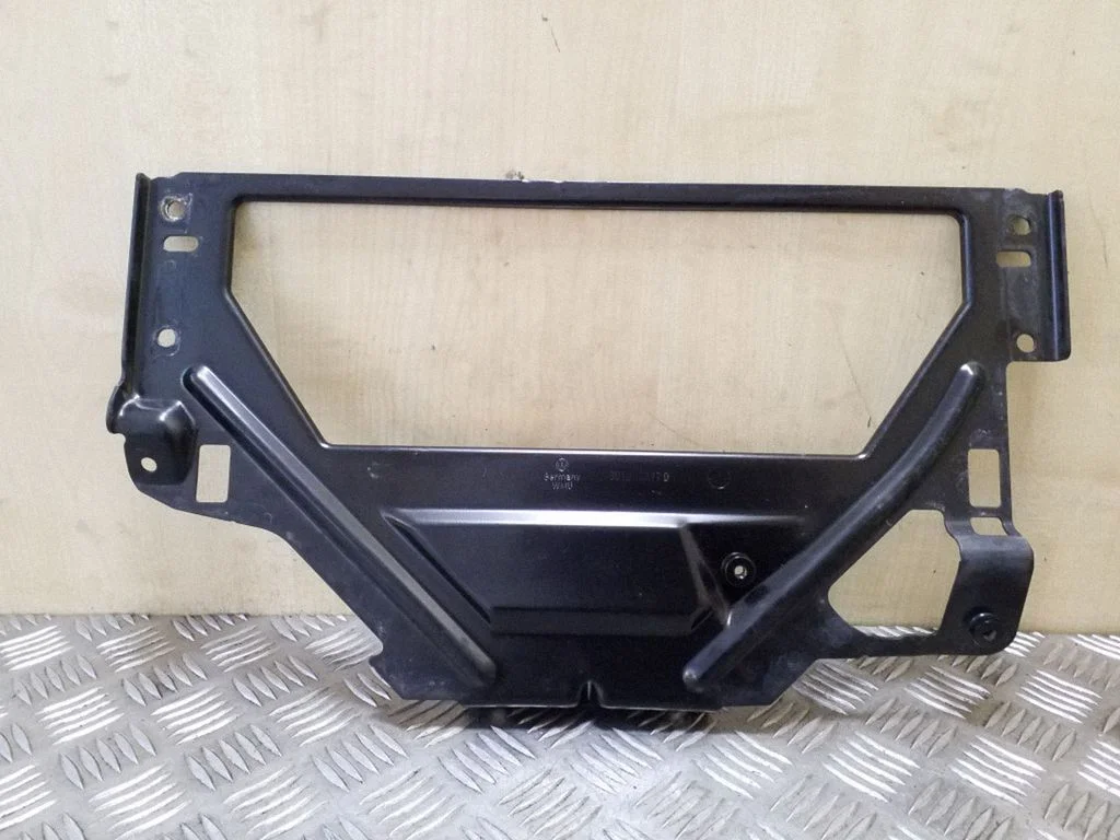 Kita variklio skyriaus detalė