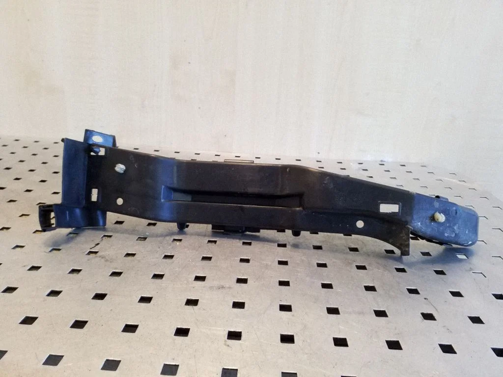 Kita variklio skyriaus detalė