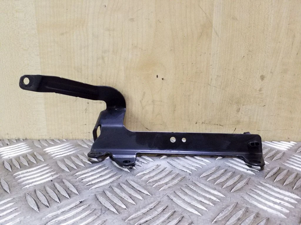 Kita variklio skyriaus detalė