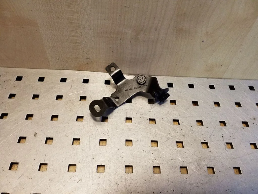Kita variklio skyriaus detalė