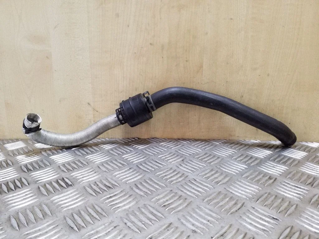 Kita variklio skyriaus detalė