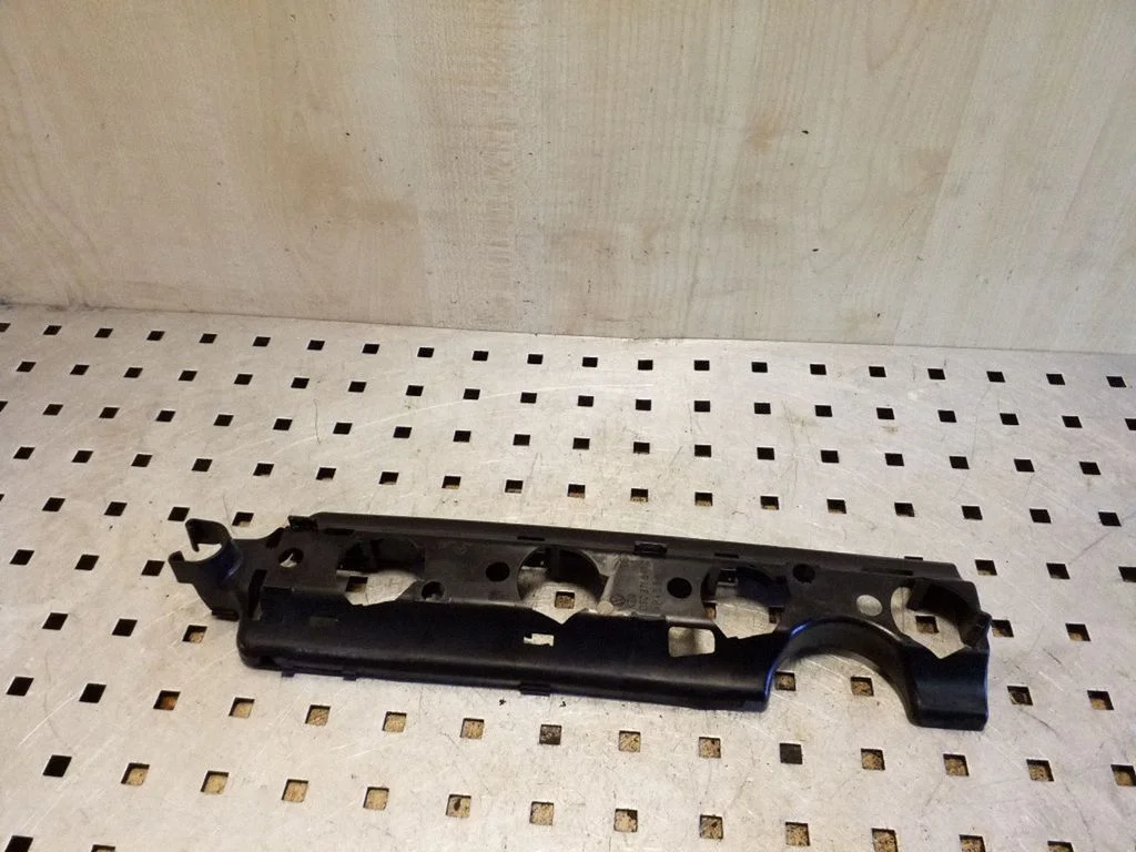 Kita variklio skyriaus detalė