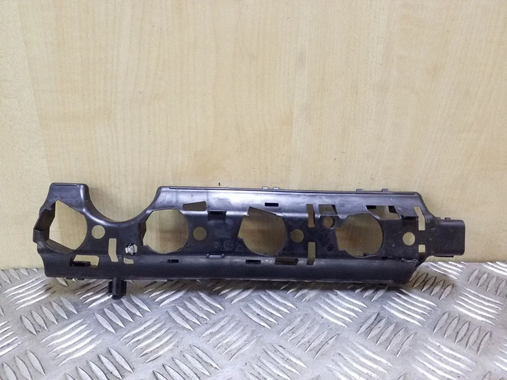 Kita variklio skyriaus detalė