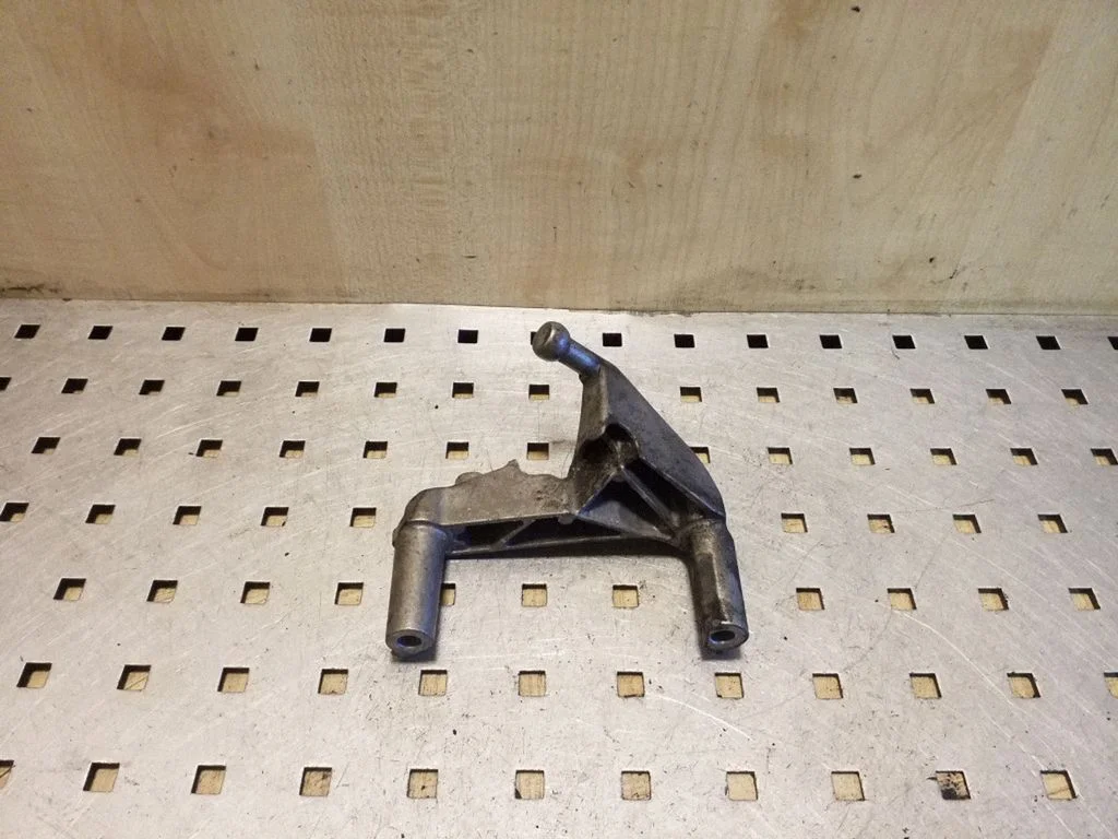 Kita variklio skyriaus detalė