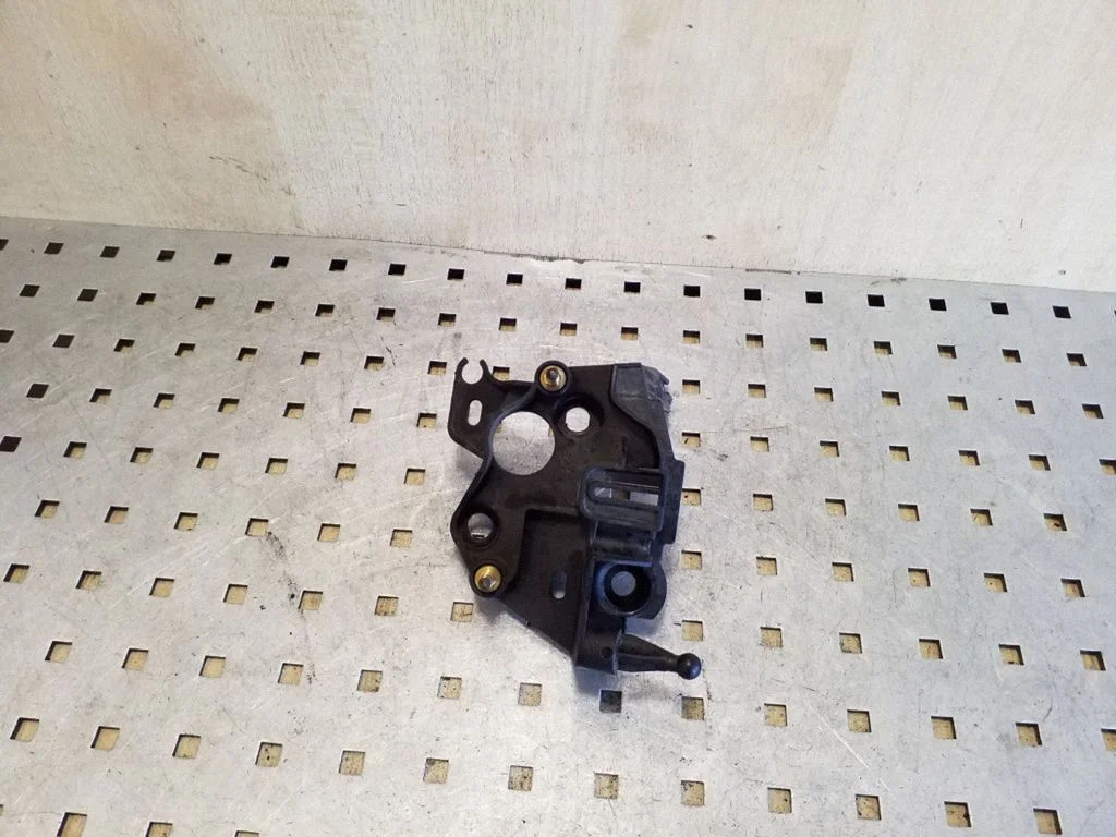 Kita variklio skyriaus detalė
