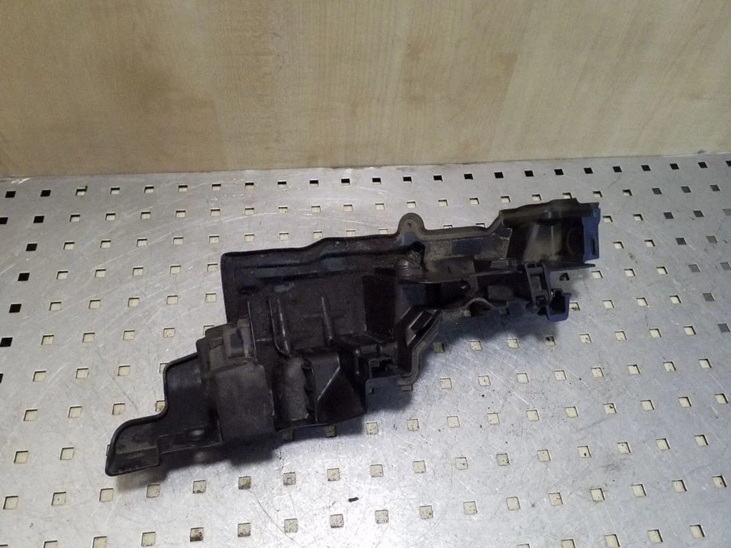 Kita variklio skyriaus detalė