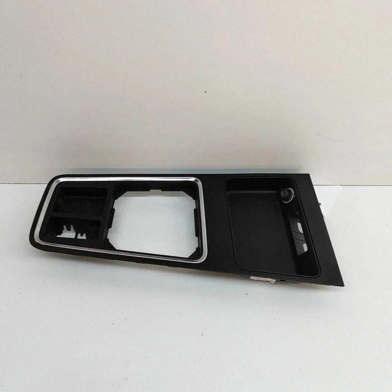 Kita centrinė konsolės (tunelio) detalė