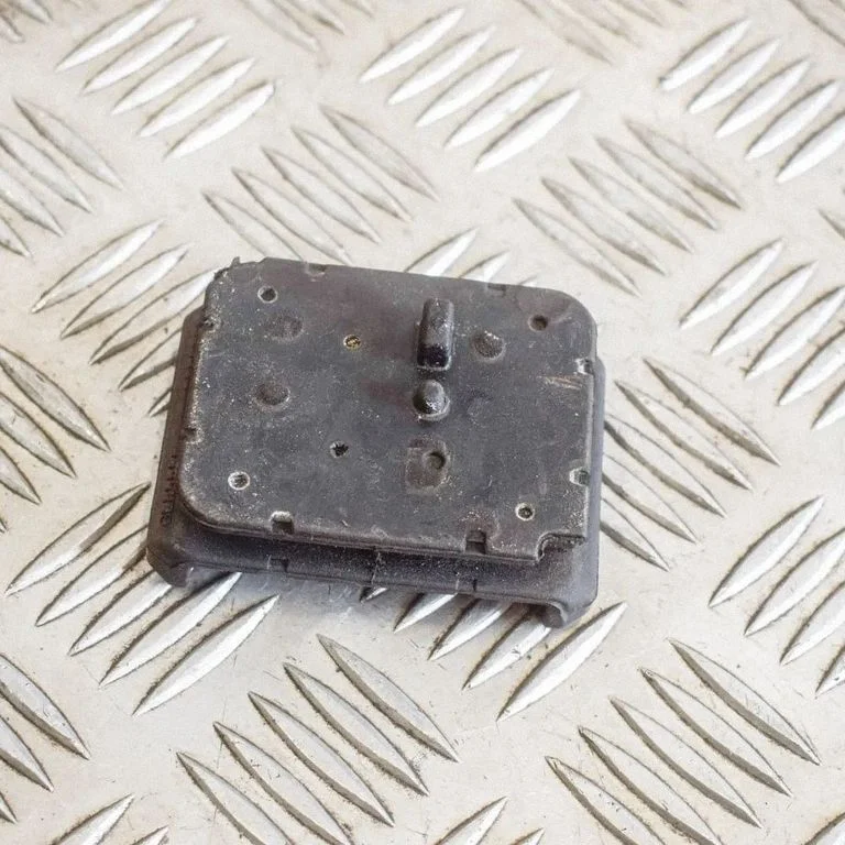 Kita galinės važiuoklės detalė