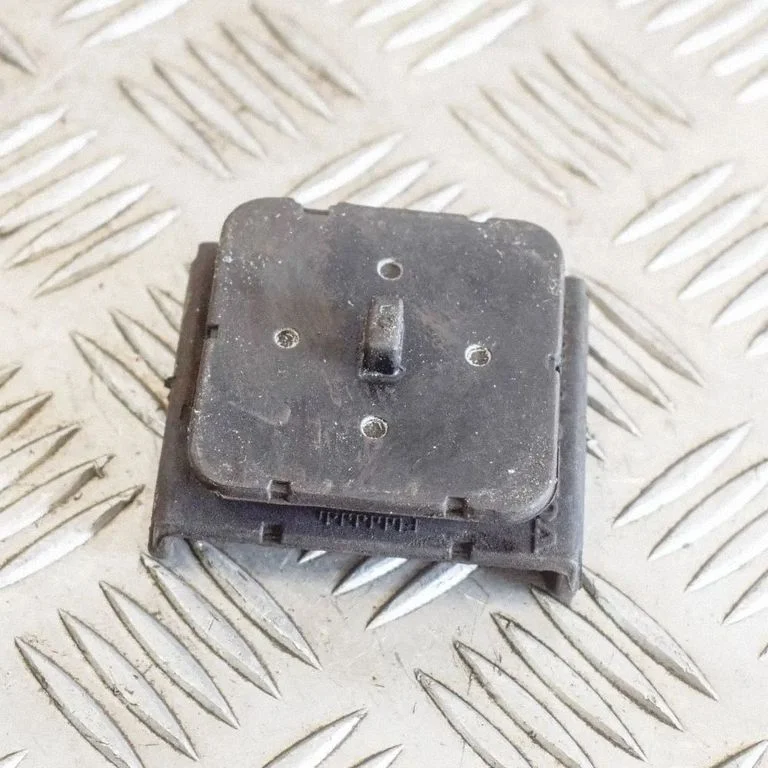Kita galinės važiuoklės detalė