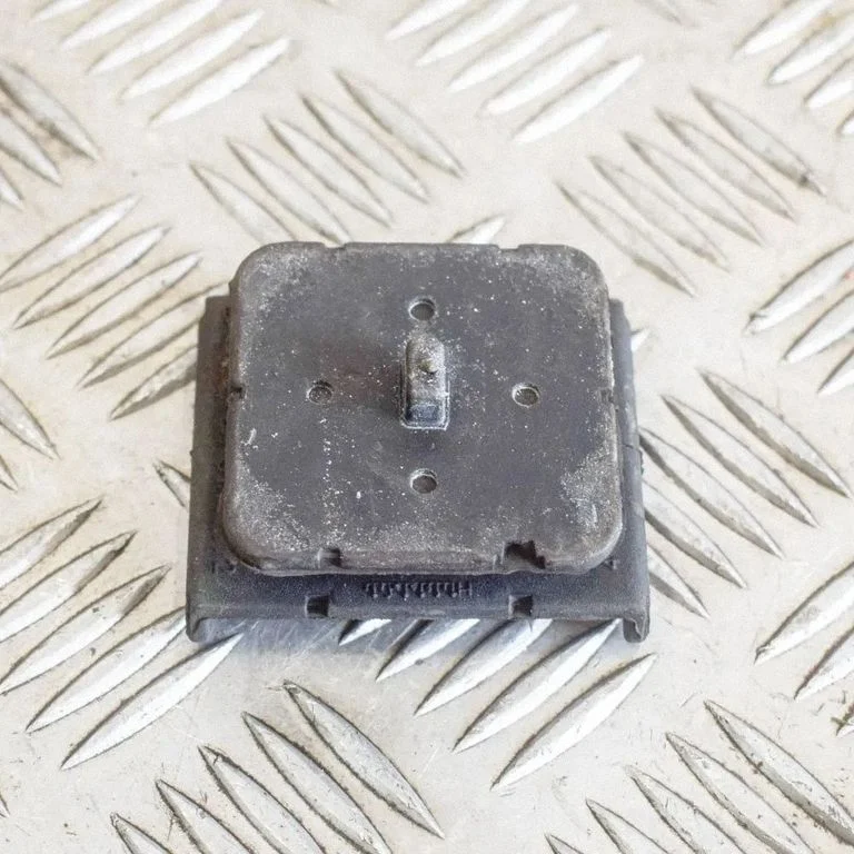 Kita galinės važiuoklės detalė