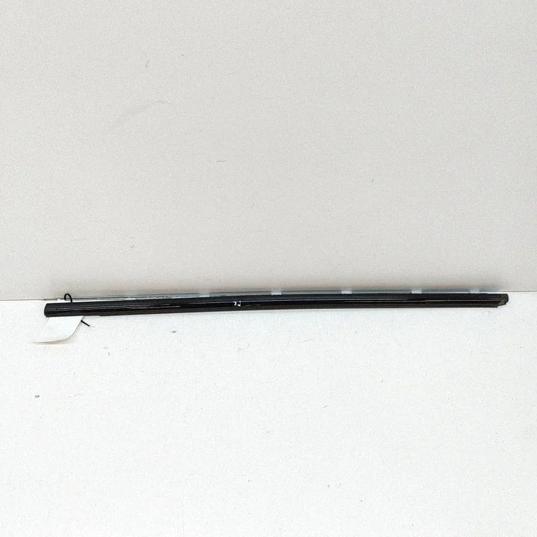 Priekinių durų stiklo apdaila
