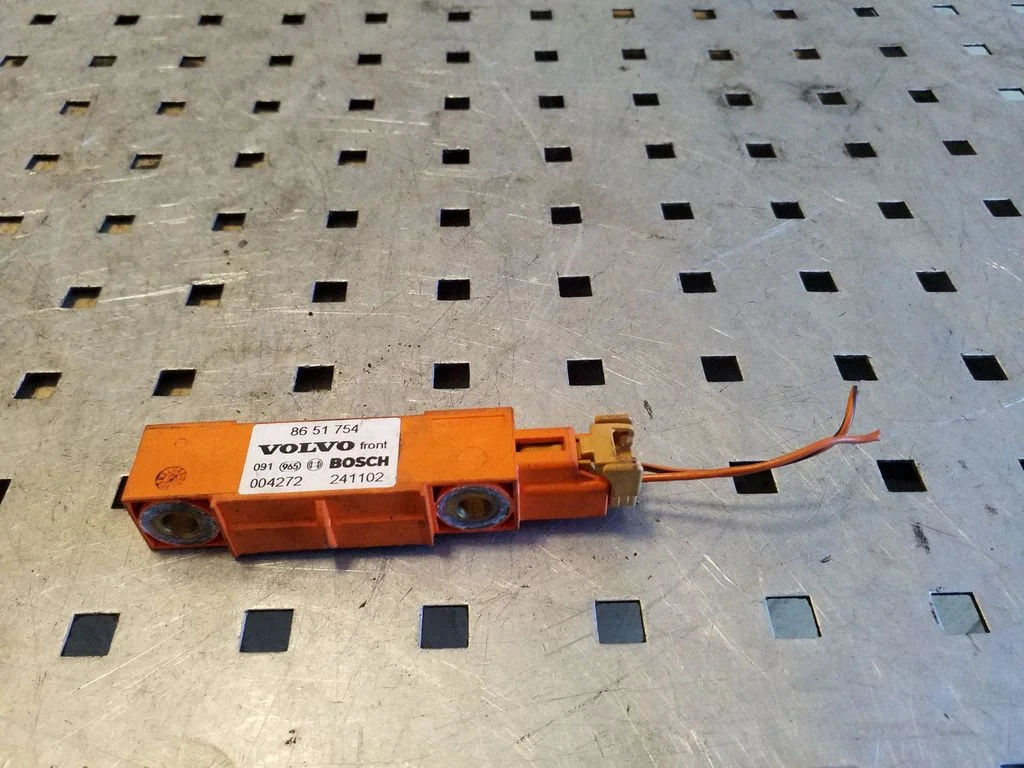 Oro pagalvių smūgio daviklis
