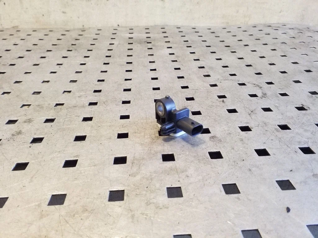 Oro pagalvių smūgio daviklis