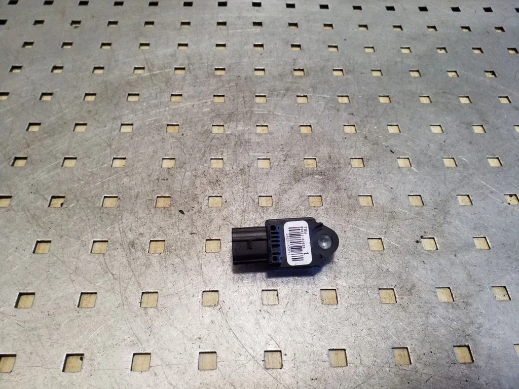 Oro pagalvių smūgio daviklis