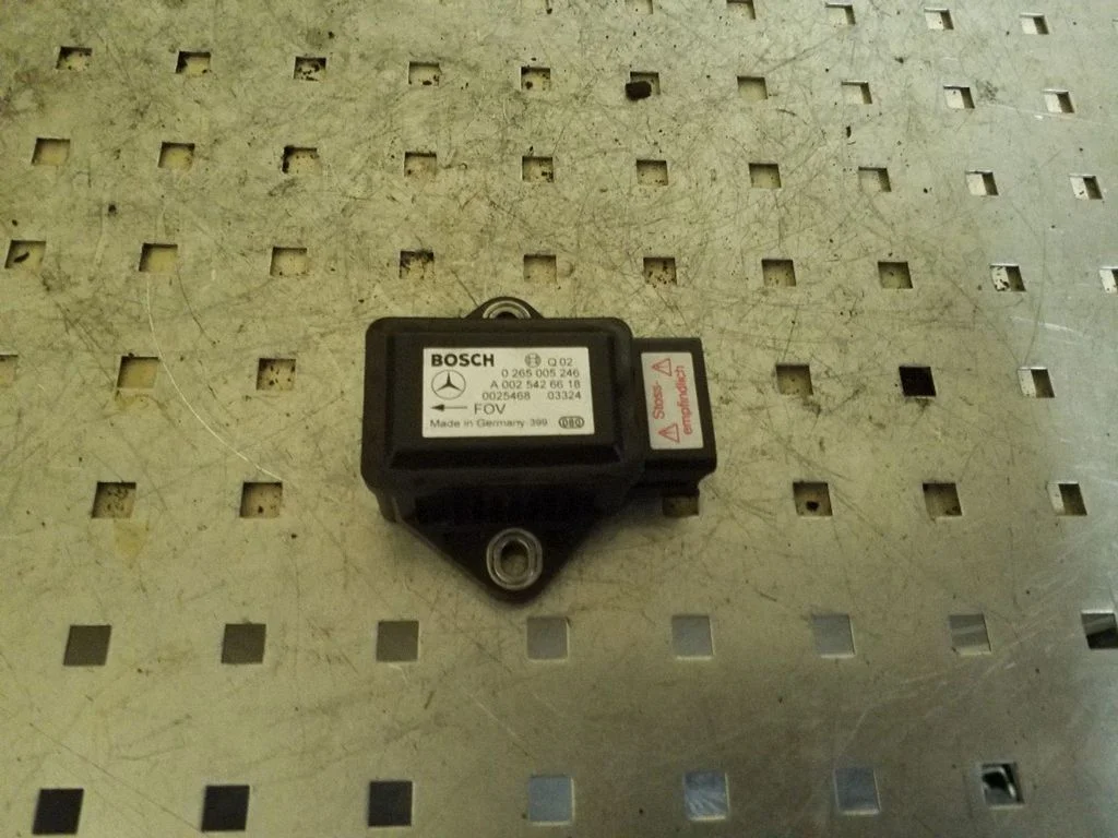 ESP (stabilumo sistemos) daviklis (išilginio pagreičio daviklis)