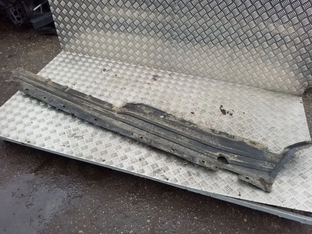 Priekinės važiuoklės dugno apsauga