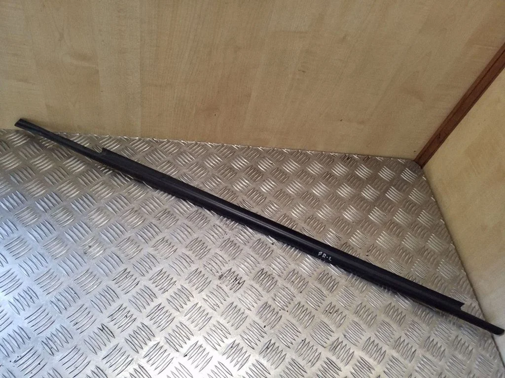 Guma sandarinimo priekinių durų (prie stiklo)