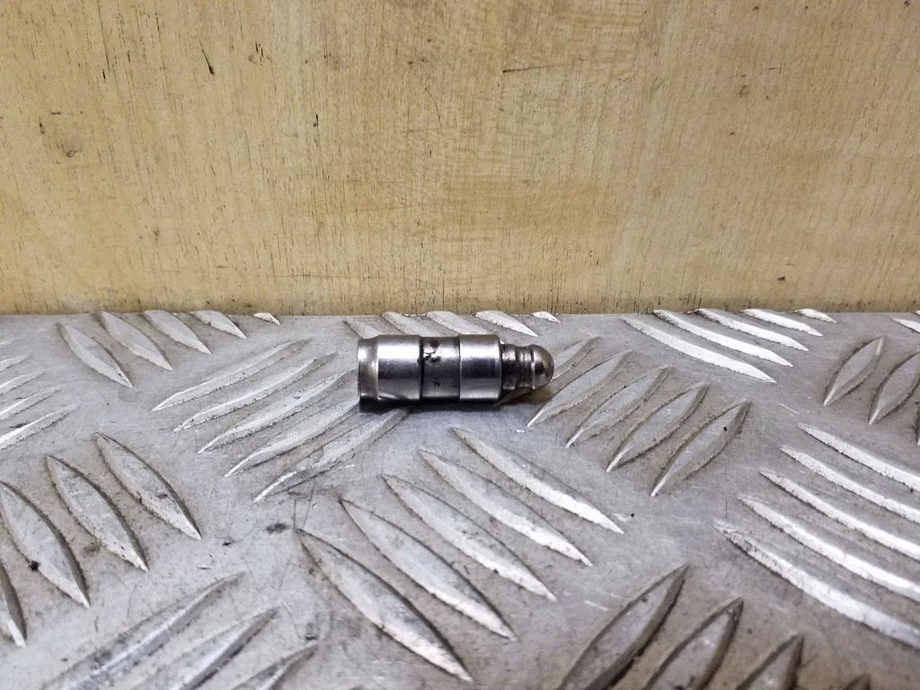 Kita variklio skyriaus detalė