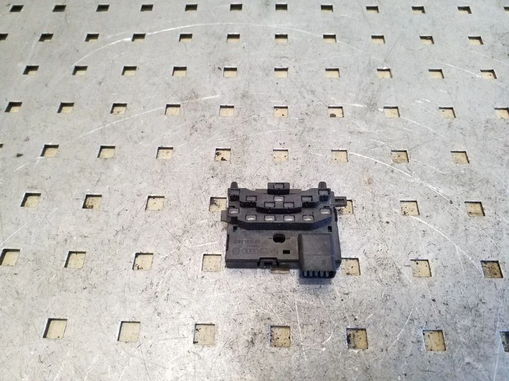 Vairo padėties (kampo) daviklis