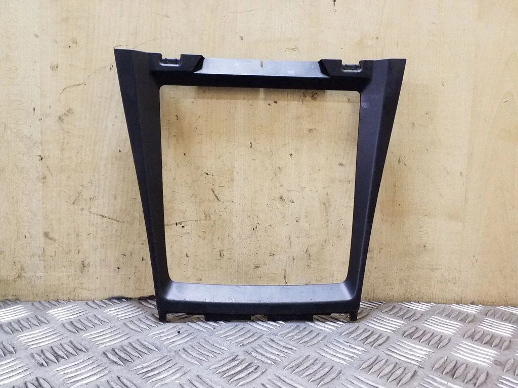 Kita centrinė konsolės (tunelio) detalė
