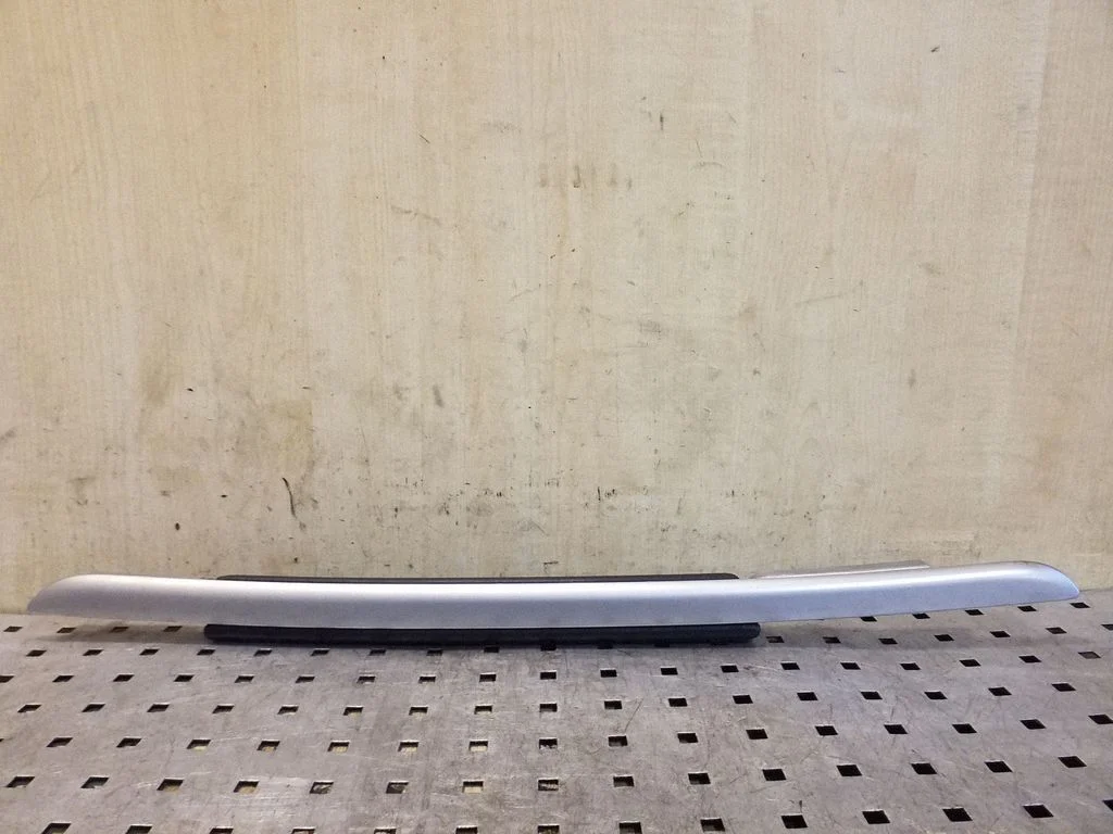 Kita centrinė konsolės (tunelio) detalė