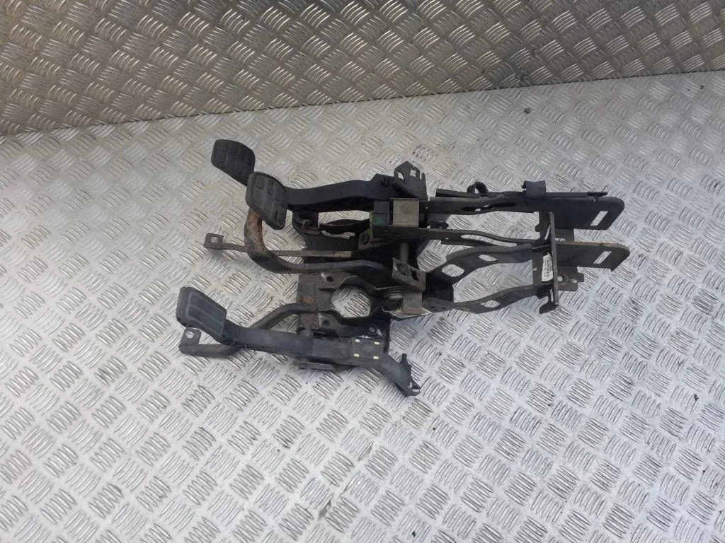 Pedalų komplektas
