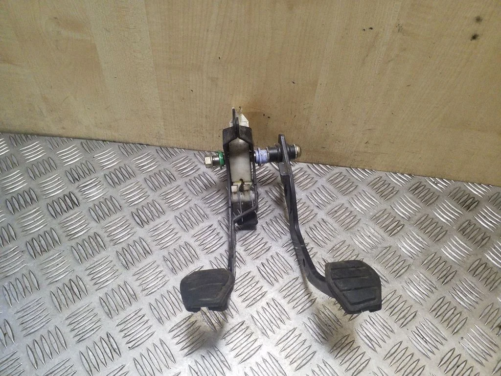 Pedalų komplektas