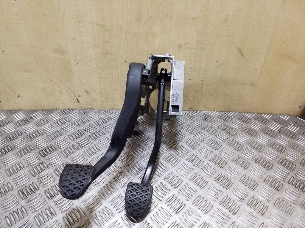 Pedalų komplektas