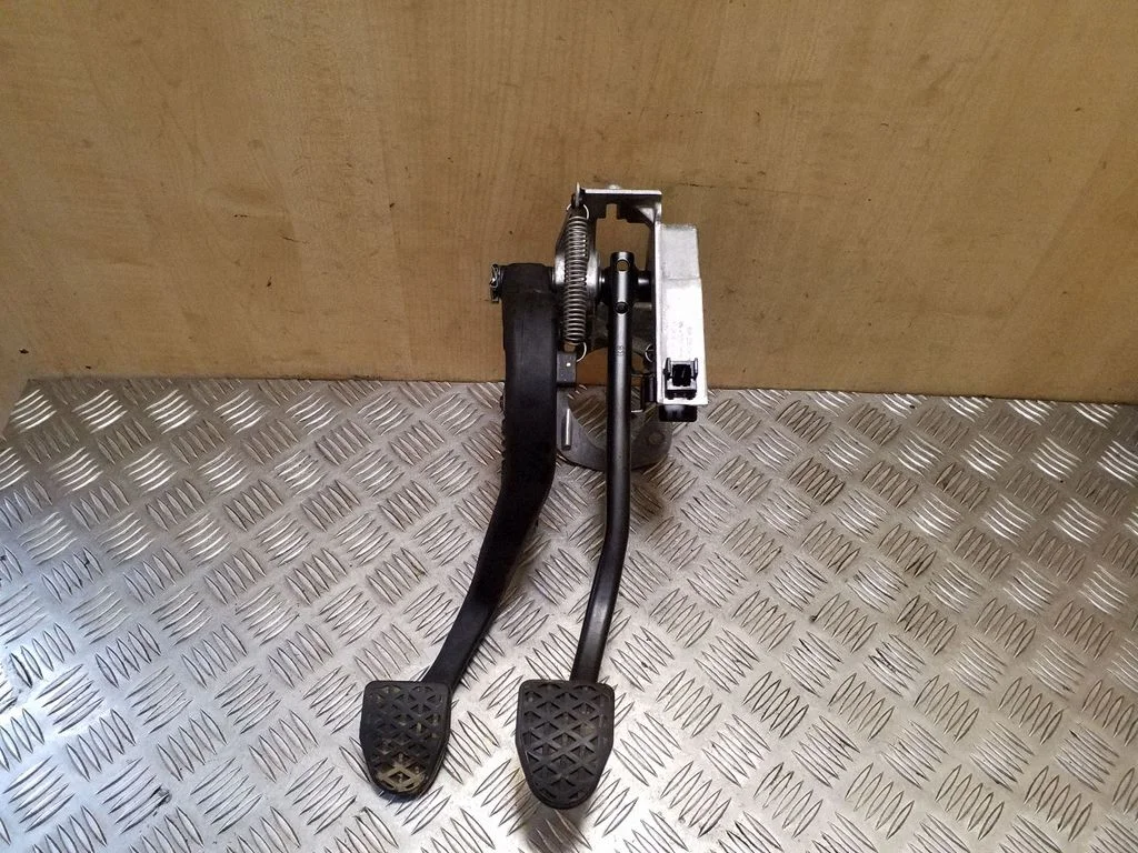 Pedalų komplektas