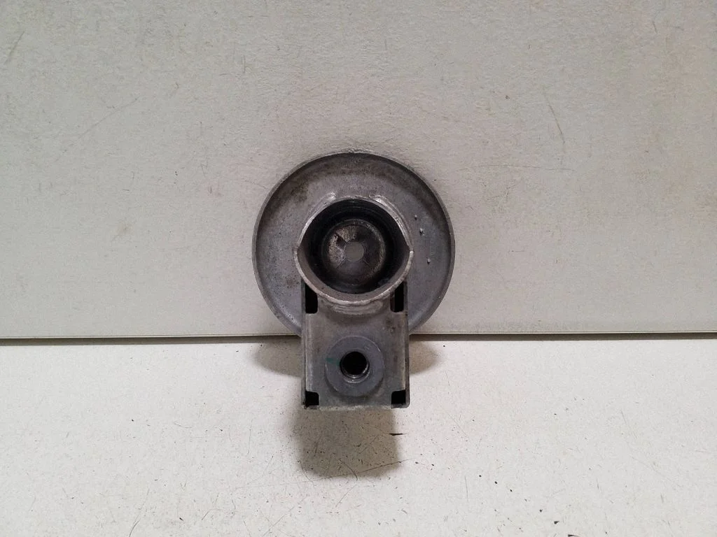 Kita galinės važiuoklės detalė