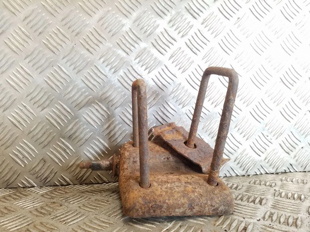 Kita galinės važiuoklės detalė
