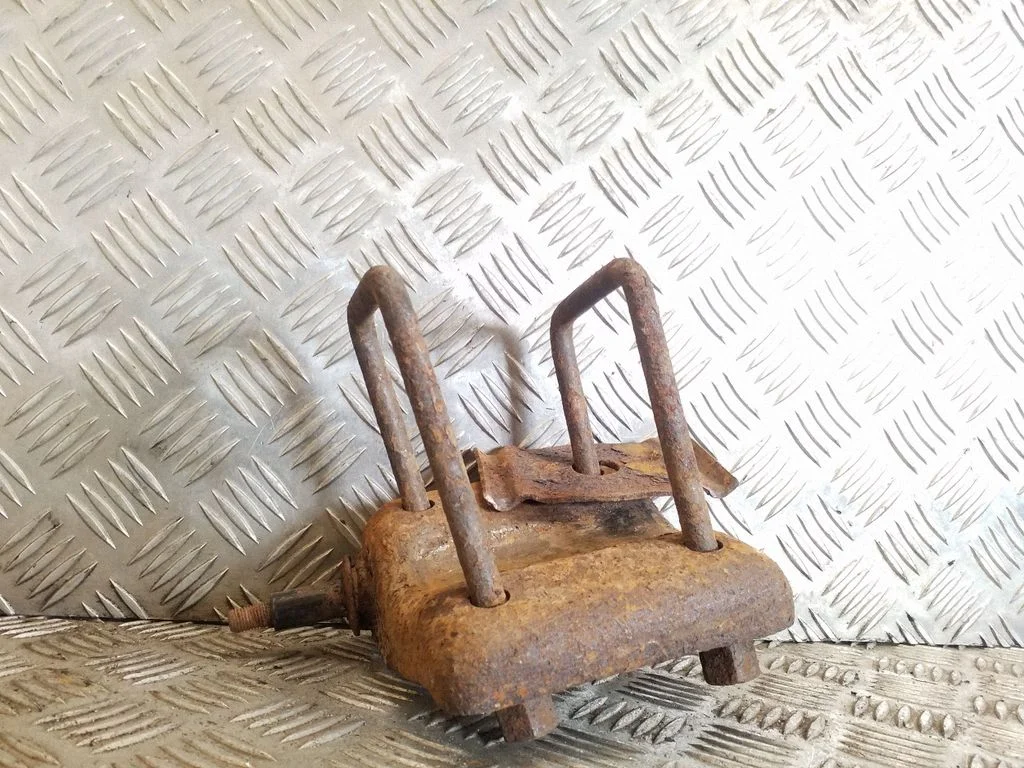 Kita galinės važiuoklės detalė