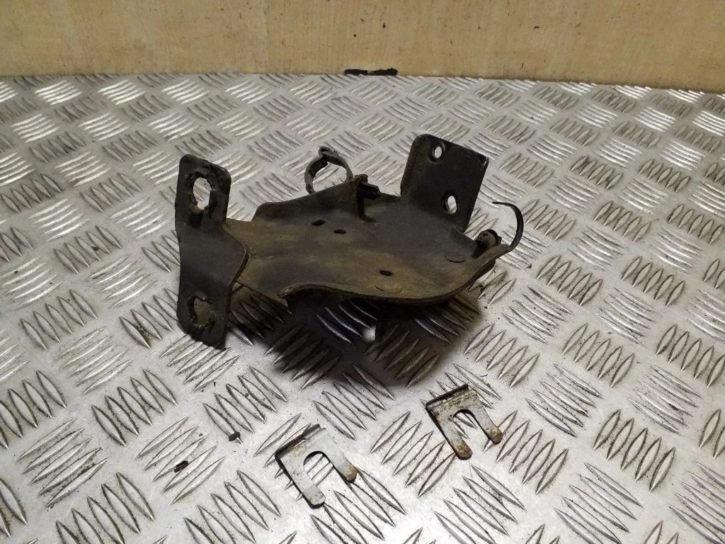 Kita galinės važiuoklės detalė