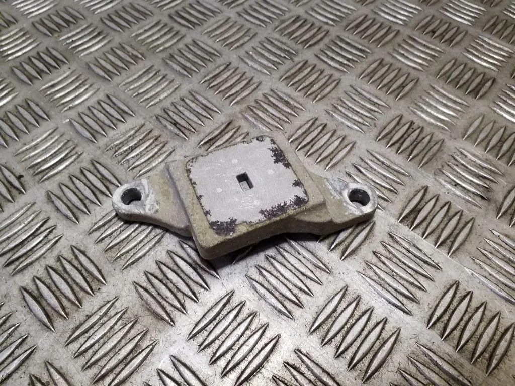 Kita galinės važiuoklės detalė