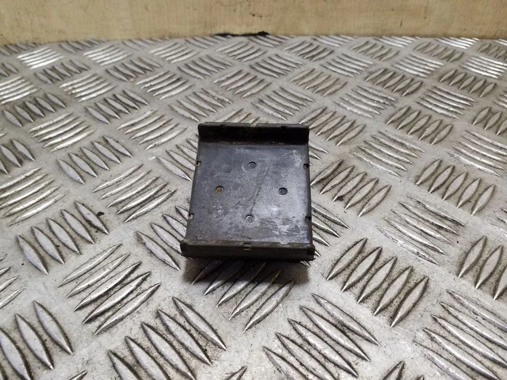 Kita galinės važiuoklės detalė