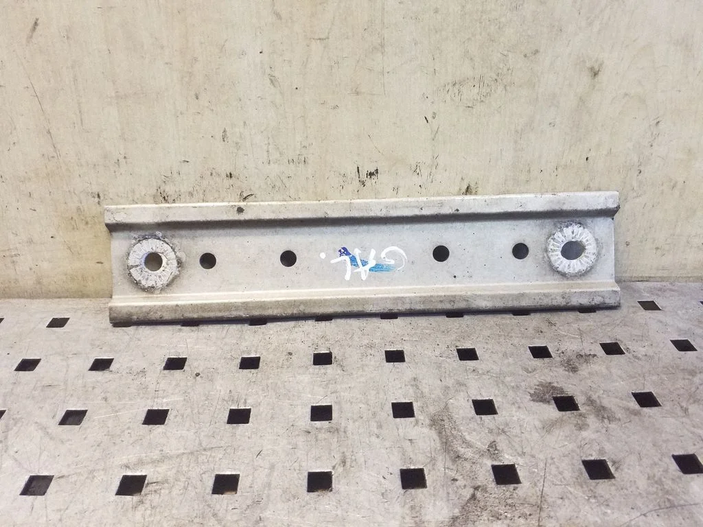 Kita galinės važiuoklės detalė
