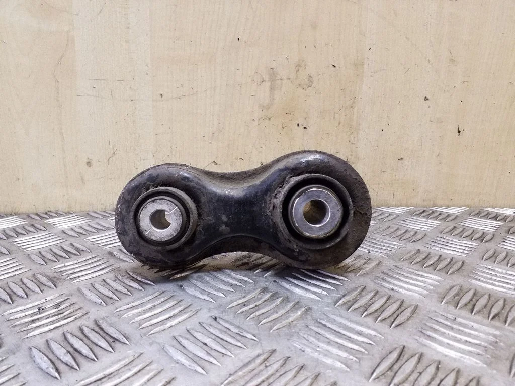 Kita galinės važiuoklės detalė