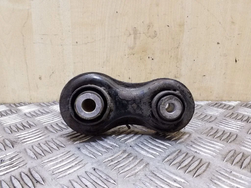 Kita galinės važiuoklės detalė