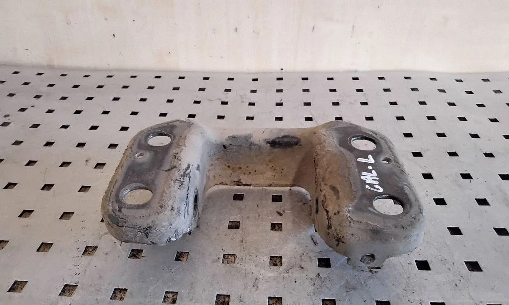 Kita galinės važiuoklės detalė
