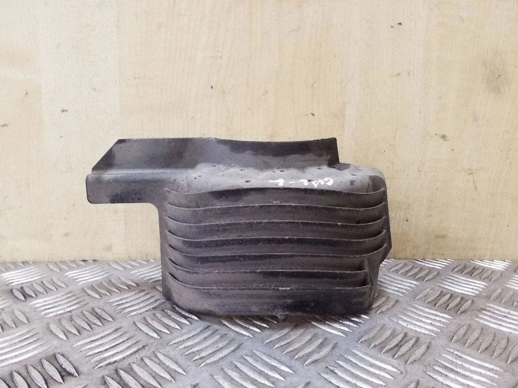 Kita galinės važiuoklės detalė
